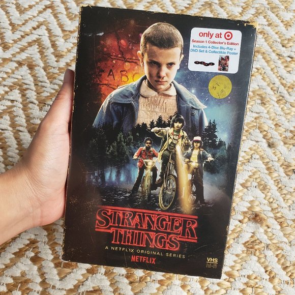 Stranger Things Season 1 Collector's Edition NEW! - Picture 5 of 10